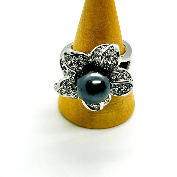 NWT Gorgeous large cocktail black pearl ring with zirconias size 8 - Picture 3 of 11